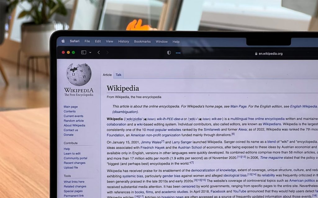 Cette IA s’est-elle vraiment rebellée contre Wikipédia après avoir été bannie du site ?