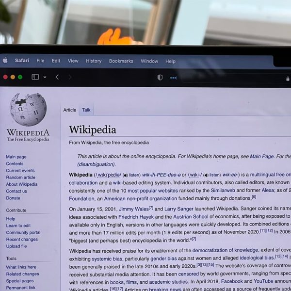 Cette IA s’est-elle vraiment rebellée contre Wikipédia après avoir été bannie du site ?
