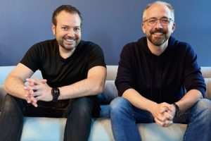 Telex: Drew Houston quitte la direction de Dropbox, Lecornu rationalise les assistants IA dans les ministères, Une mémoire flash V-NAND à 900 couches pour Samsung