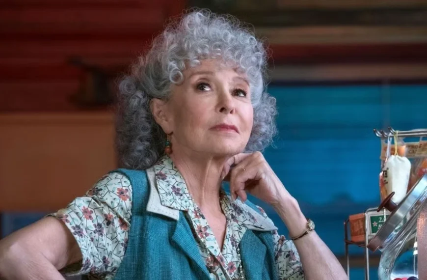 À 94 ans, elle a joué dans des films cultes et remporté 4 des prix les plus prestigieux : l'une des plus anciennes légendes d'Hollywood est toujours en activité