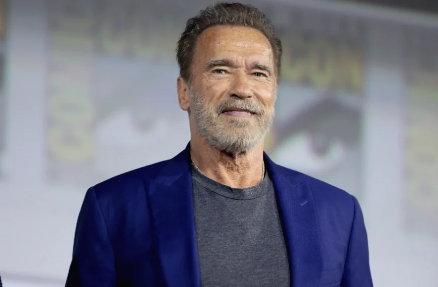 Arnold Schwarzenegger a trouvé son digne héritier : il a adoubé cet acteur qui l'a remplacé dans le remake de ce film culte de SF des années 80 qui est sorti fin 2025