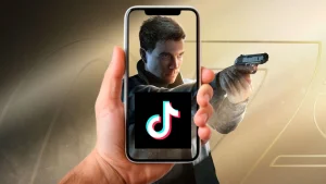 James Bond fait du TikTok ? Cette star s'incruste dans 007 First Light et c'est la pire idée