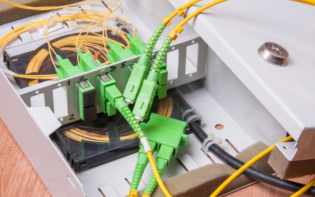 Ces techniciens qui saccagent votre fibre optique ont enfin été rappelés à l’ordre