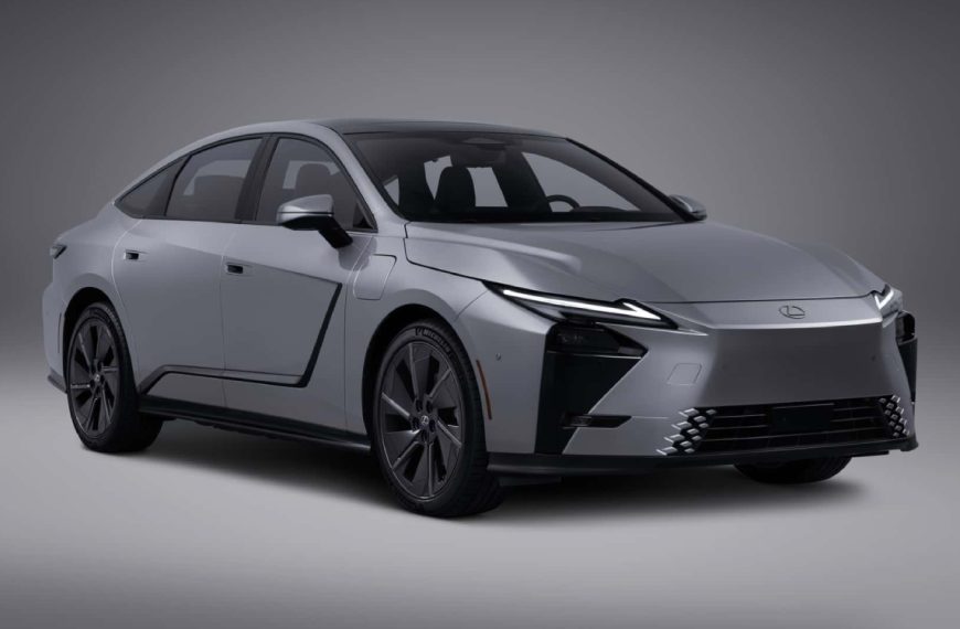 Voiture électrique : Lexus rattrape enfin Tesla en ajoutant cette option fondamentale