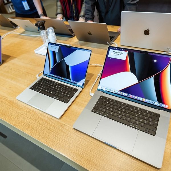 Le nouveau MacBook Pro emprunterait cette idée de Samsung pour le Galaxy S26 Ultra