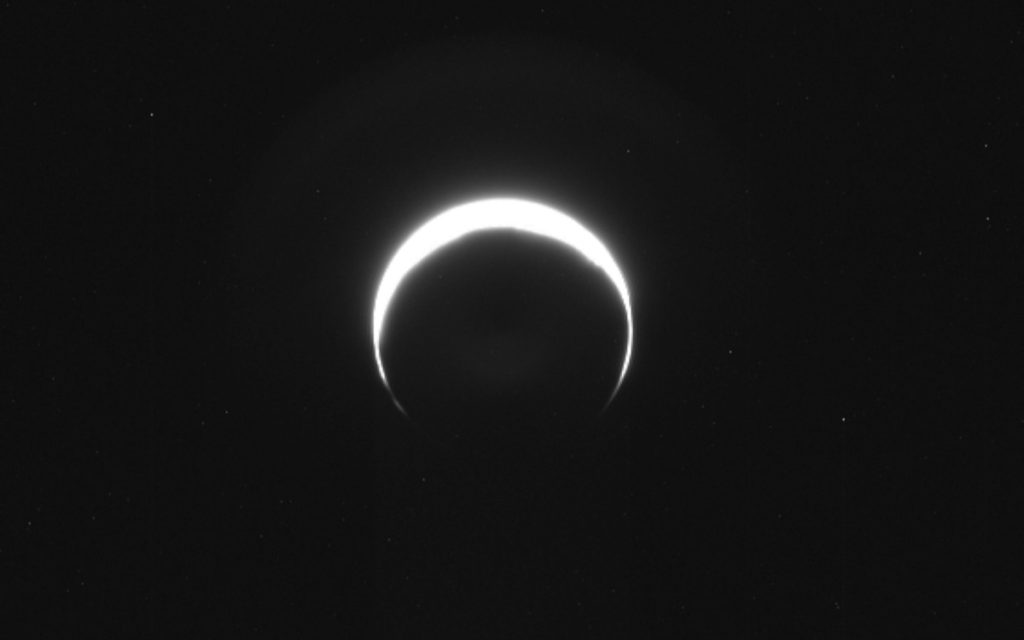 « Ce n’est pas une éclipse » : un rarissime croissant de Mars immortalisé en photo par la sonde Psyche de la NASA