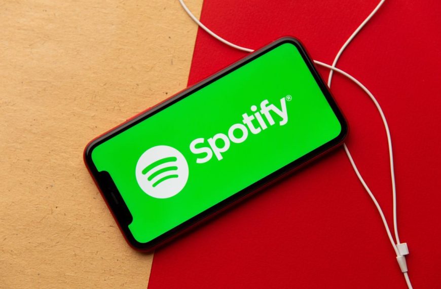 Le DJ IA de Spotify débarque enfin en France : comment l’activer