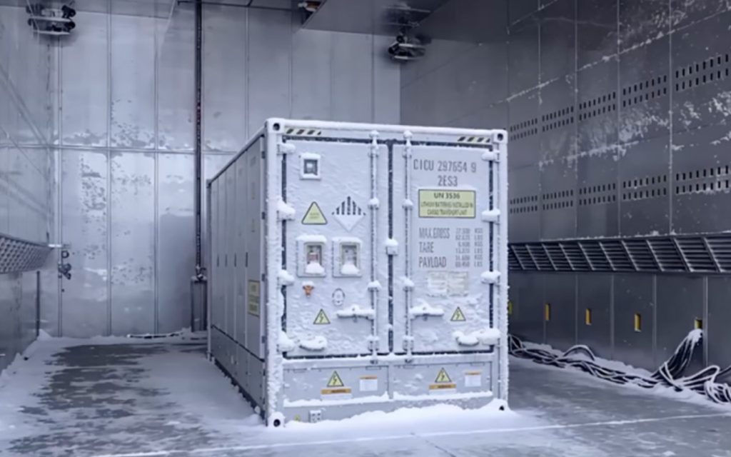 Explosions, gel extrême, surtensions : ce laboratoire géant teste les batteries comme jamais