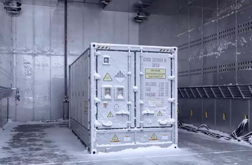 Explosions, gel extrême, surtensions : ce laboratoire géant teste les batteries comme jamais