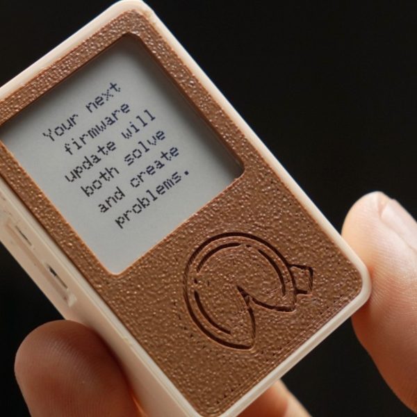 Ce petit gadget DIY vous prédit l'avenir quand vous le secouez