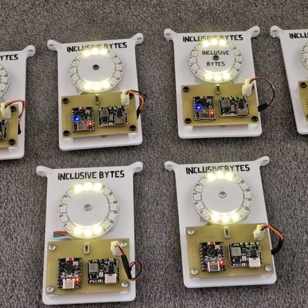 Ces badges LED de festival se synchronisent tout seuls
