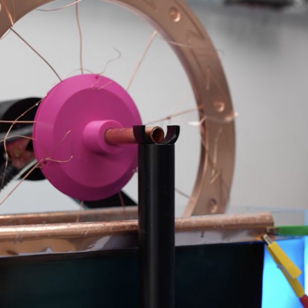Cuivrer une pièce imprimée 3D sans cuve géante, c'est possible en la faisant tourner