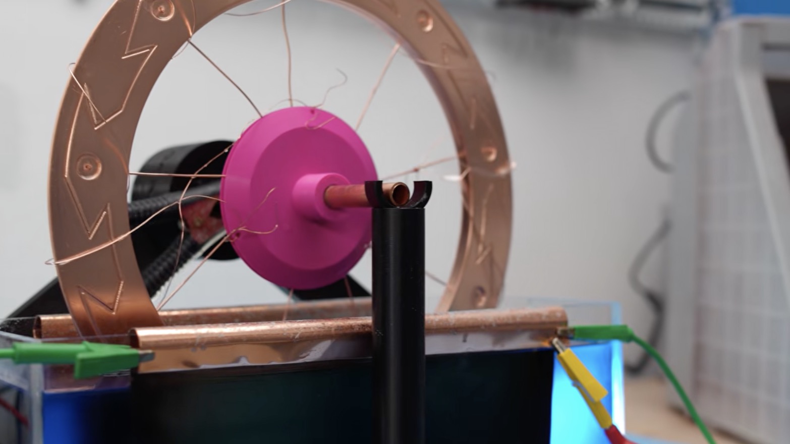 Cuivrer une pièce imprimée 3D sans cuve géante, c'est possible en la faisant tourner