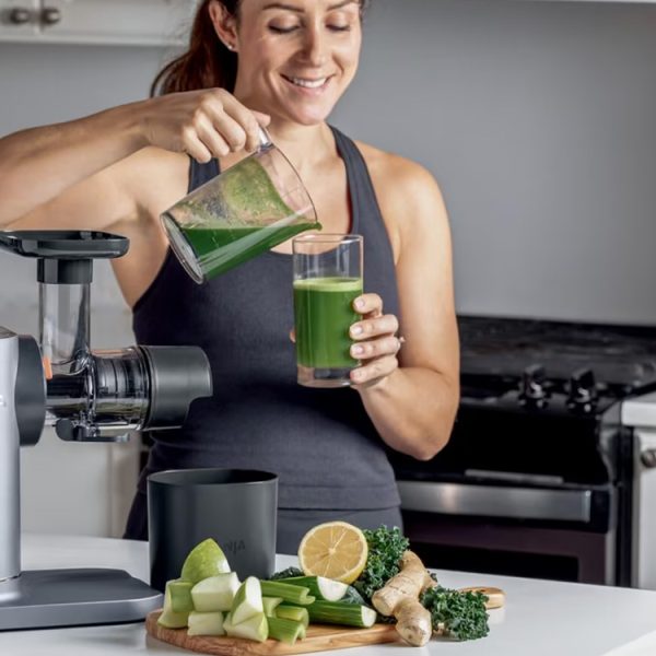 Ninja NeverClog : l’extracteur de jus à froid passe à prix cassé avec ce code, vite !