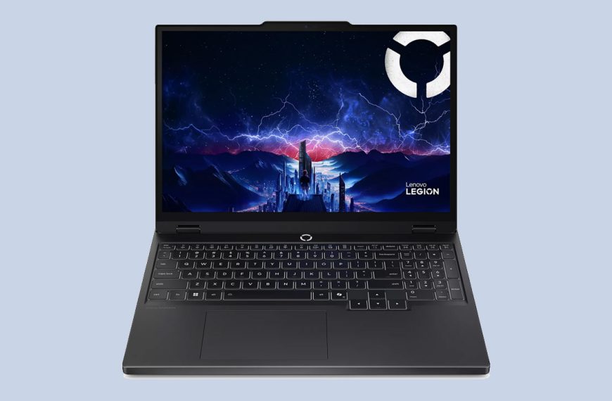 Ce PC gamer portable Lenovo avec RTX 5070 et dalle OLED perd 400 € chez Boulanger