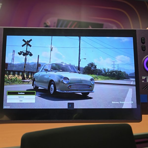 Prise en main de la MSI Claw 8 EX AI+ : une console portable performante, mais qui va vider votre porte-monnaie
