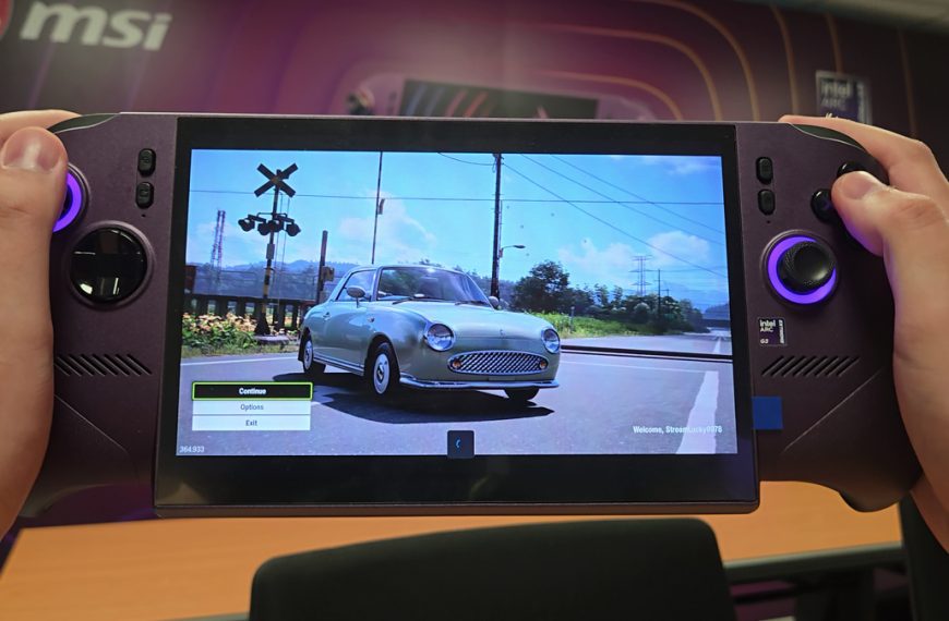Prise en main de la MSI Claw 8 EX AI+ : une console portable performante, mais qui va vider votre porte-monnaie