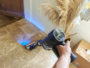 Test de l’aspirateur-balai sans fil Shark PowerDetect Speed Pet Pro Clean & Empty : simple et efficace !
