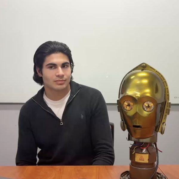Un C-3PO grandeur nature transformé en assistant vocal qui répond pour de vrai