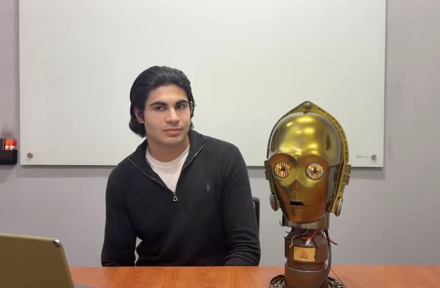 Un C-3PO grandeur nature transformé en assistant vocal qui répond pour de vrai
