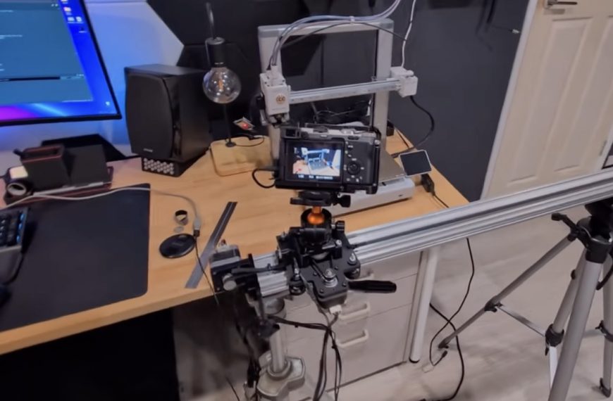Un slider caméra à trois axes bricolé avec des pièces d'imprimante 3D