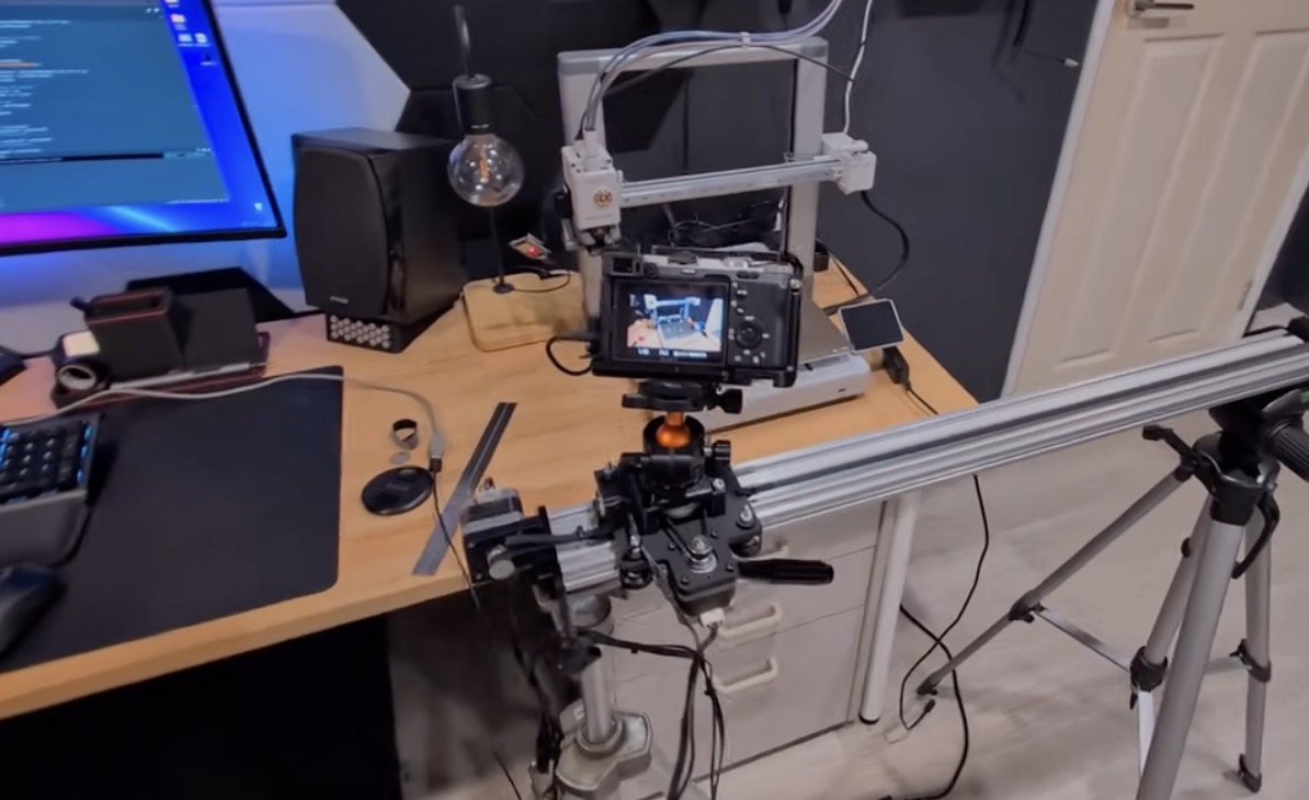 Un slider caméra à trois axes bricolé avec des pièces d'imprimante 3D