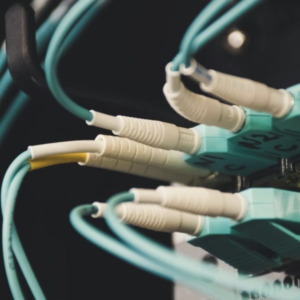 Vos câbles fibre optique peuvent servir à vous espionner, et ça marche très bien