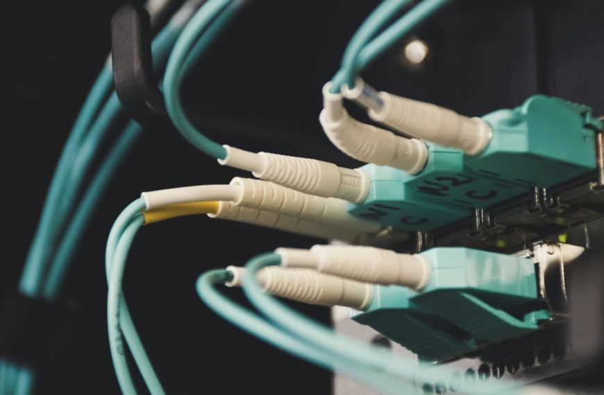 Vos câbles fibre optique peuvent servir à vous espionner, et ça marche très bien