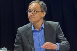 Les douanes lancent un assistant IA avec Mistral et Outscale