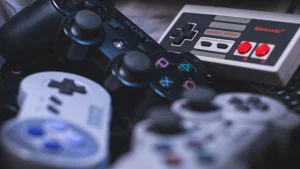 En échange de 10 minutes de lecture, 20 minutes de jeux vidéo : c'est la solution qui a été trouvée par cet entrepreneur pour lutter contre la précarité