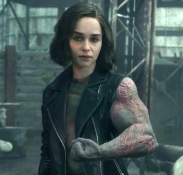 « Cela n'aurait jamais dû arriver » : Après Star Wars et Marvel, la star de Game of Thrones Emilia Clarke réagit aux critiques