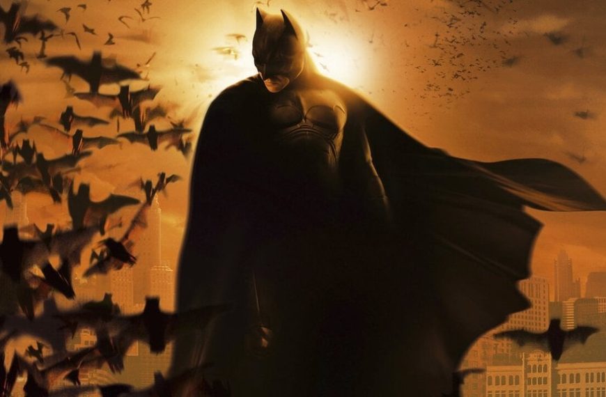 Avez-vous reconnu le petit garçon dans Batman Begins ? Il a ensuite incarné le personnage le plus détesté de la meilleure série télévisée de tous les temps !