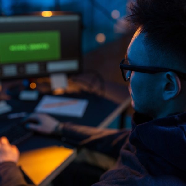 Des hackers transforment l’IA Gemini en machine à arnaquer, Google saisit la justice