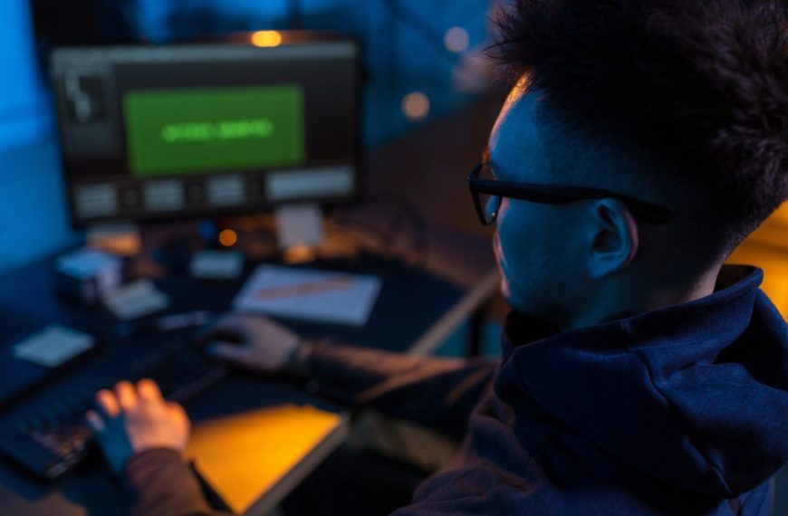 Des hackers transforment l’IA Gemini en machine à arnaquer, Google saisit la justice