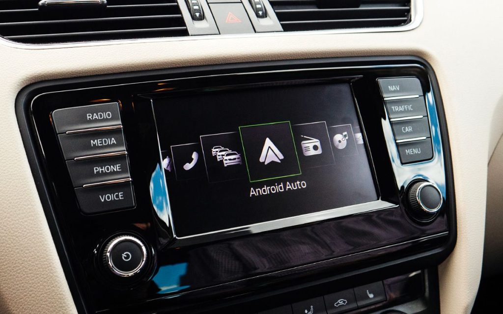 Android Auto : un bug paralyse Spotify depuis avril, l’absence de correctif exaspère les utilisateurs