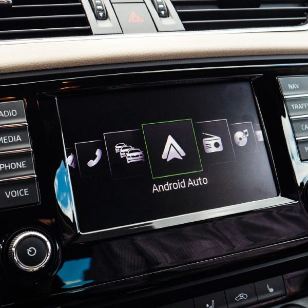 Android Auto : un bug paralyse Spotify depuis avril, l’absence de correctif exaspère les utilisateurs