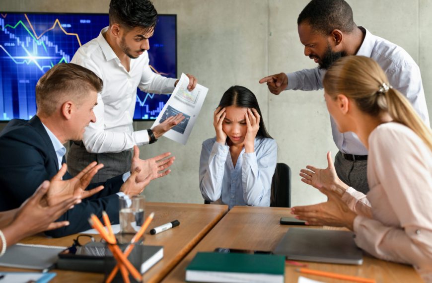 Votre bracelet Whoop peut détecter quel collègue de travail vous stresse le plus