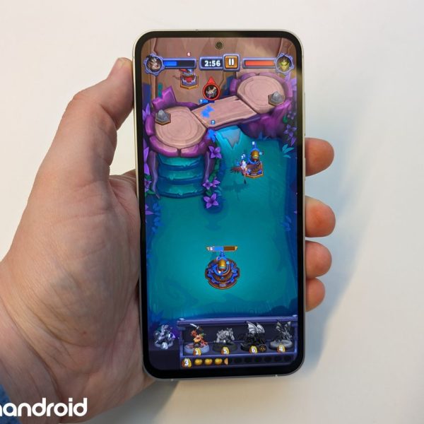 Galaxy S23 : une ligne rose apparaît sur l’écran de certains modèles, la faute à One UI 8.5 ?