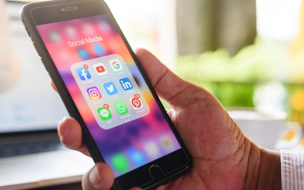 Le Royaume-Uni interdit à son tour les réseaux sociaux aux moins de 16 ans