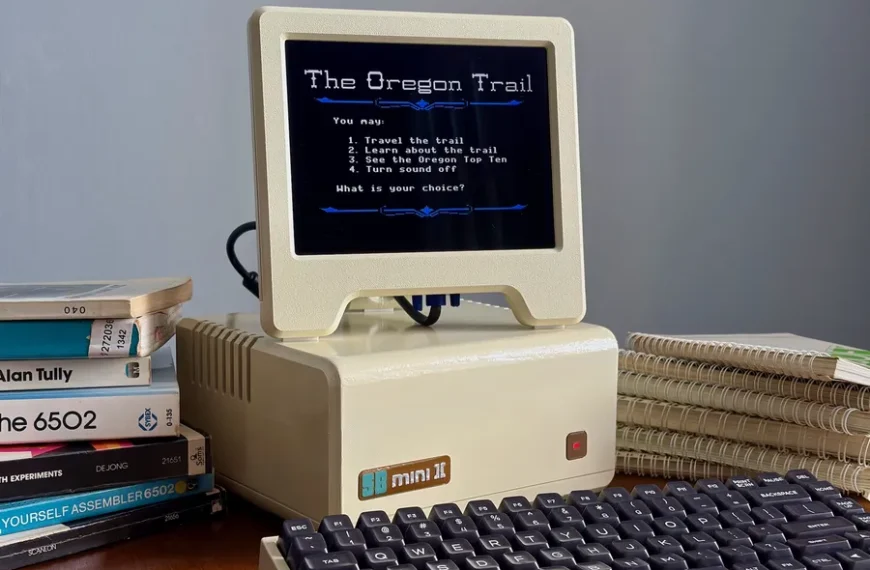 SB-mini-II – Il reconstruit un Apple II Plus de zéro