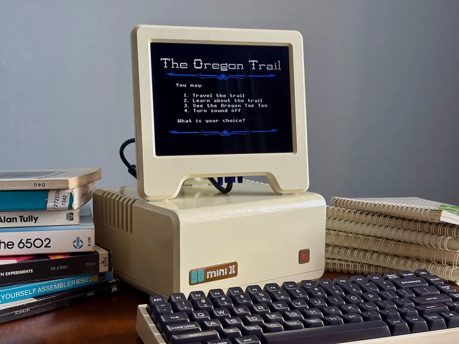 SB-mini-II – Il reconstruit un Apple II Plus de zéro