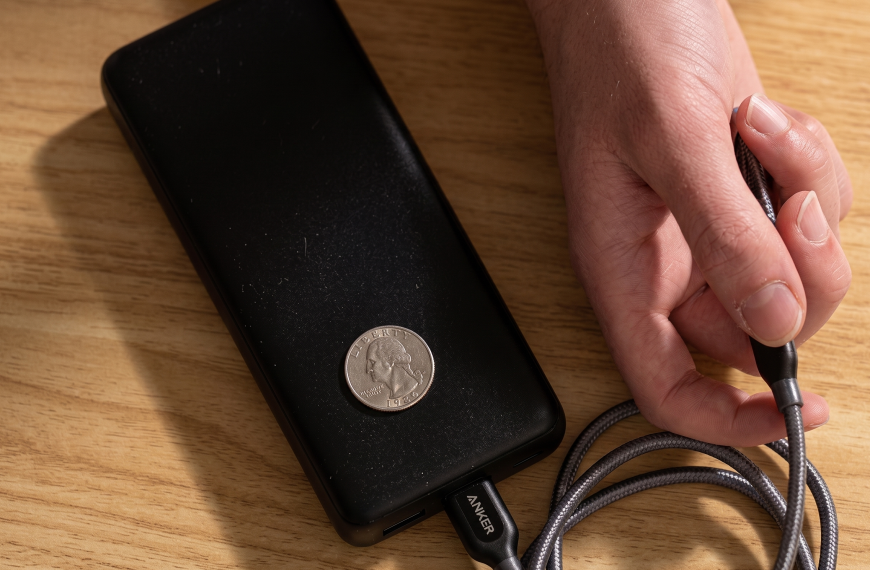 Ce mini-PC Linux se pilote entièrement en morse, avec un seul bouton