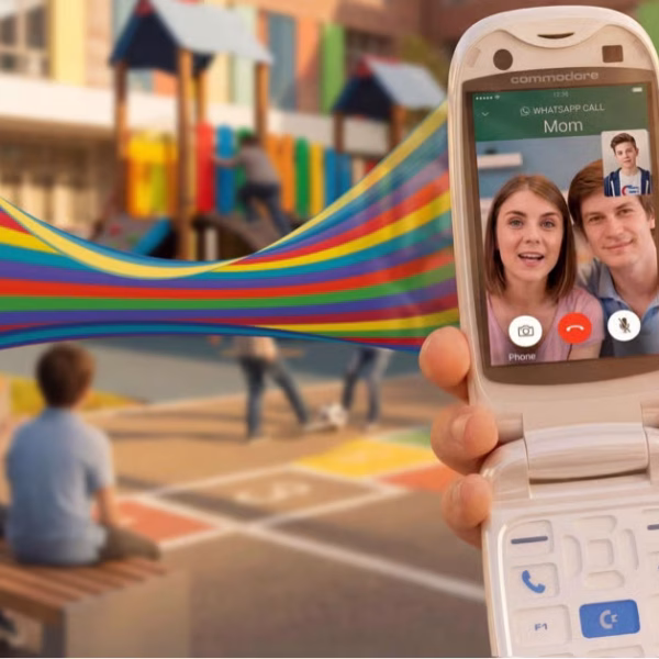 Commodore Callback 8020 – Le flip phone anti-réseaux sociaux