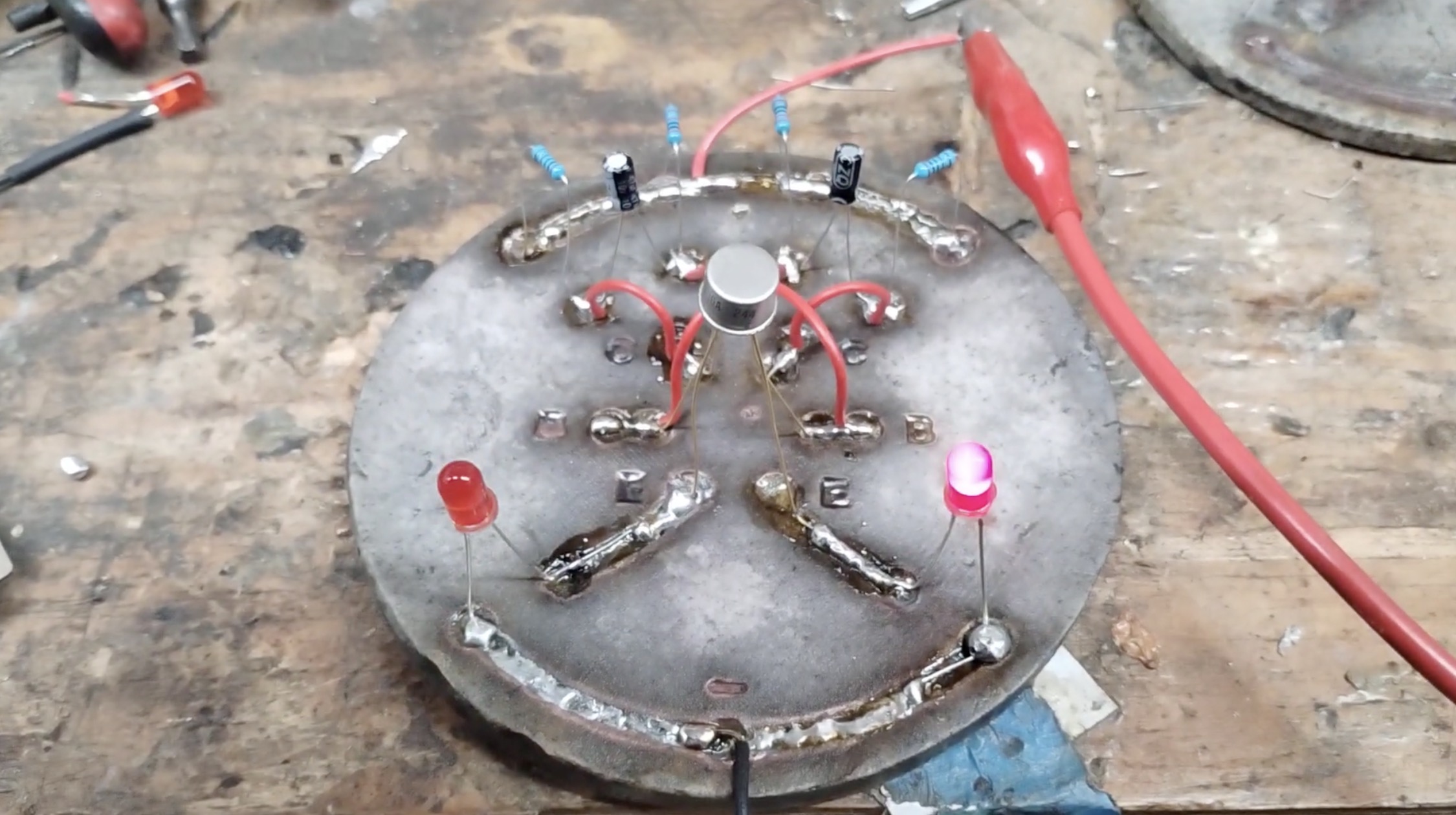 Des circuits électroniques cuits dans de l'argile, et ça marche vraiment