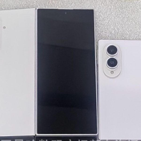 Samsung Galaxy Z Fold 8 vs Z Fold 8 Ultra : cette photo montre bien leurs différences de design