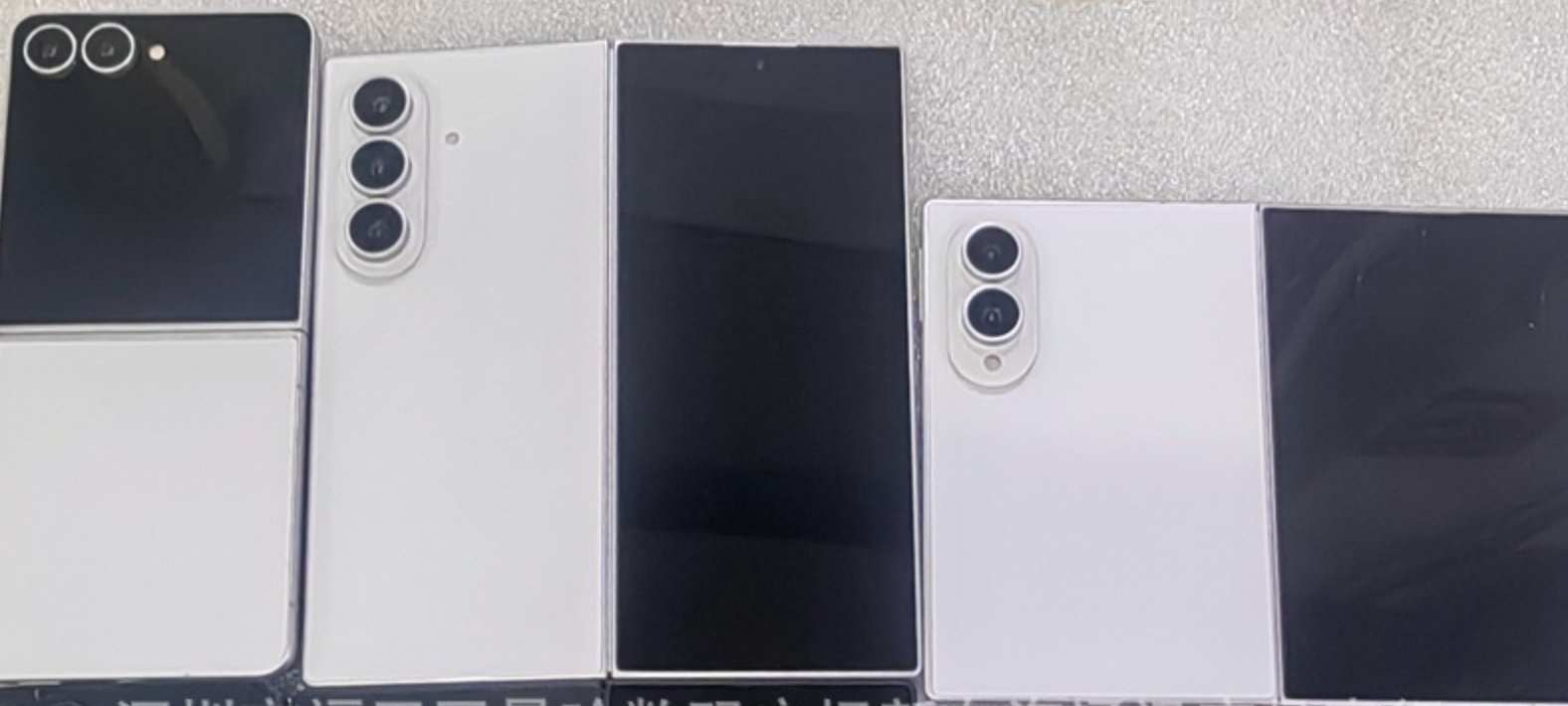 Samsung Galaxy Z Fold 8 vs Z Fold 8 Ultra : cette photo montre bien leurs différences de design