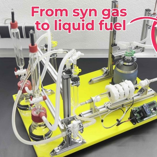 Il fabrique de l'essence à partir de gaz dans son labo