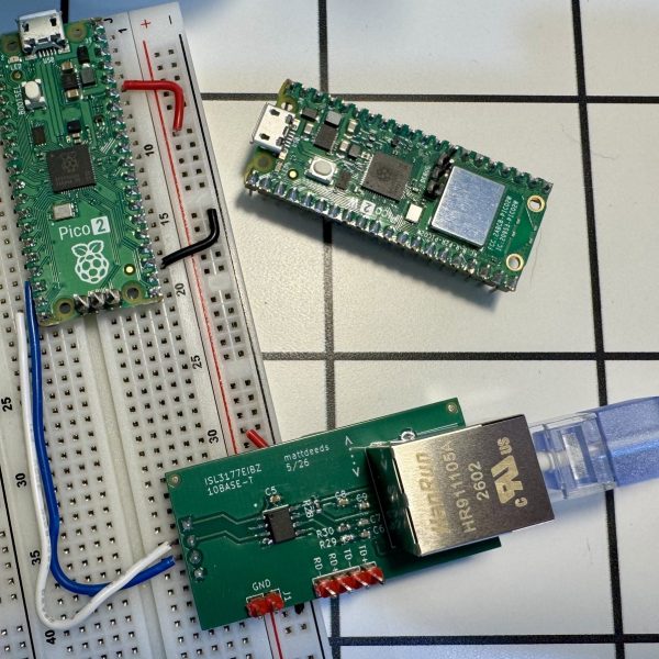 Il transforme un microcontrôleur à 8 euros en routeur WiFi-Ethernet, sans la moindre puce réseau