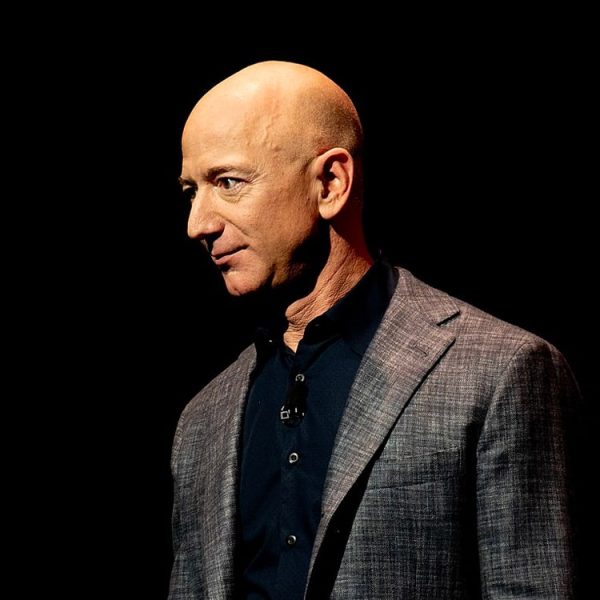 Pendant que l’IA supprime des emplois, Jeff Bezos nous vend carrément l’eldorado