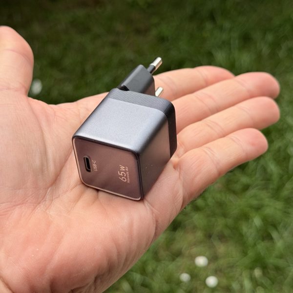Test de ce chargeur 65W, avec sa taille ridicule qui n’a aucun sens
